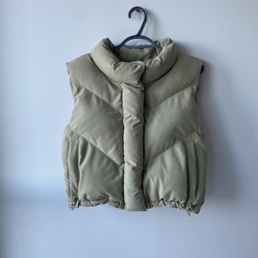 De Base Cropped Puffer Vest